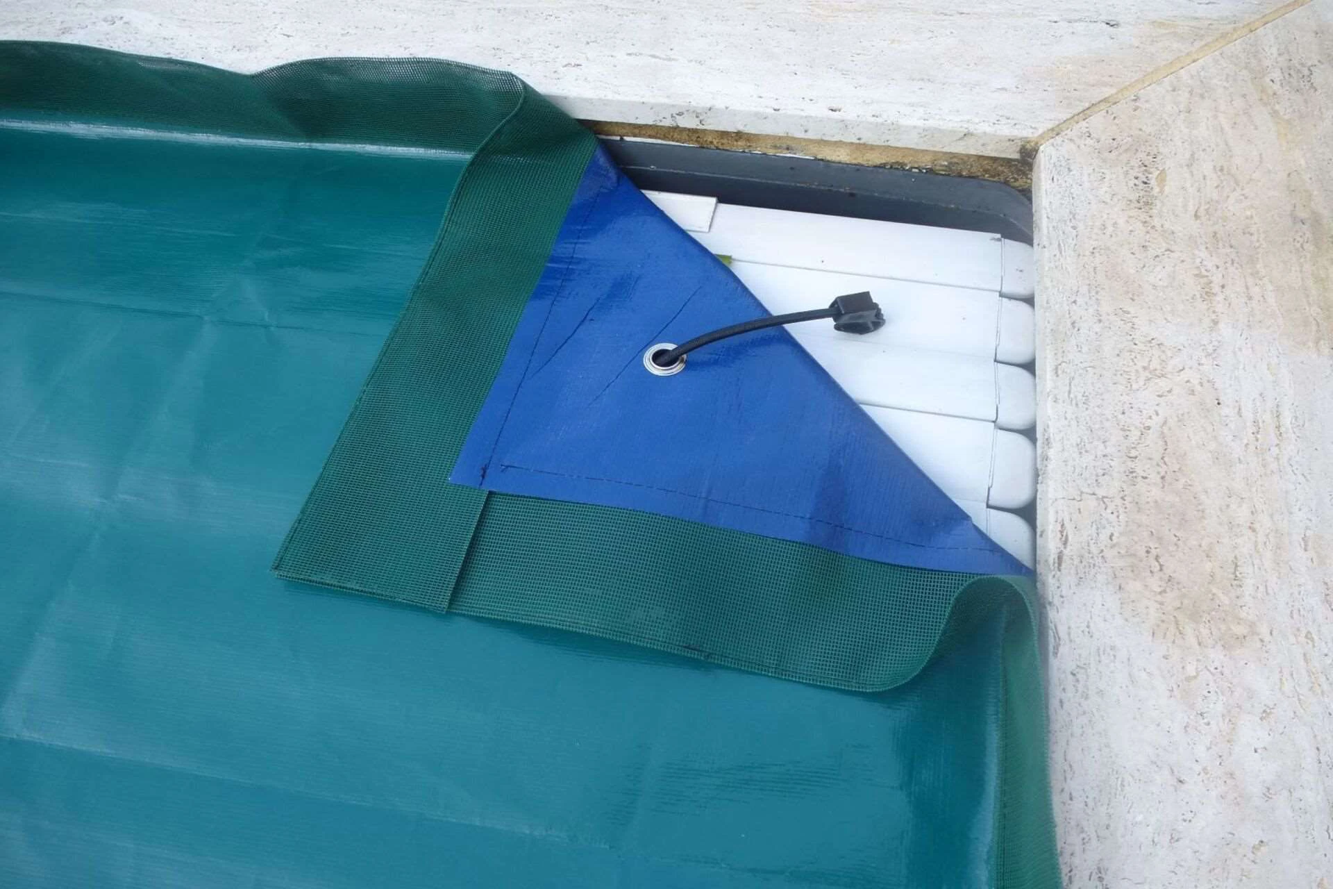 Bâche de protection pour volet de piscine - VoletProtect - Spa & Piscine